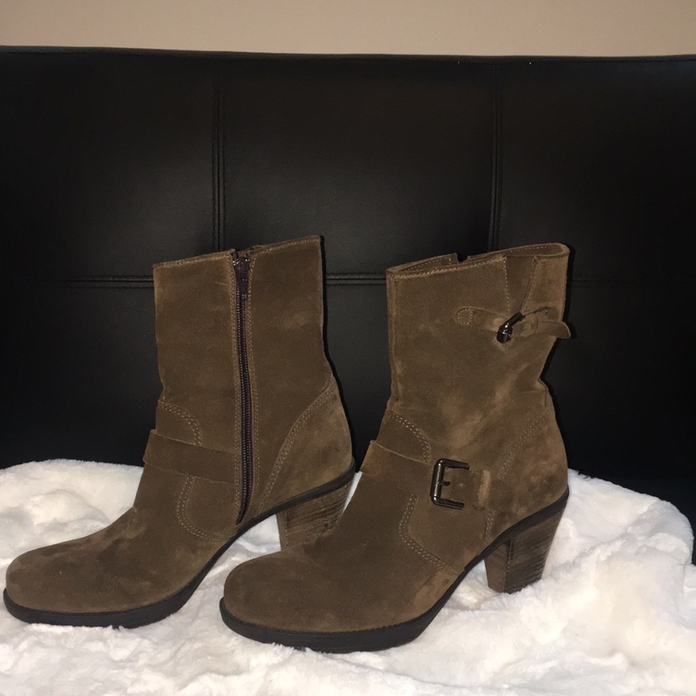 EUC Sz 7.5 La Canadienne brown suede booties